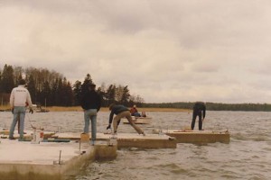 Laiturin rakennusta 1986
